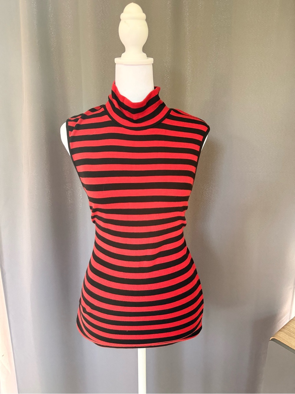 Evereve Red & Black Striped Sleeveless Turtleneck Tank